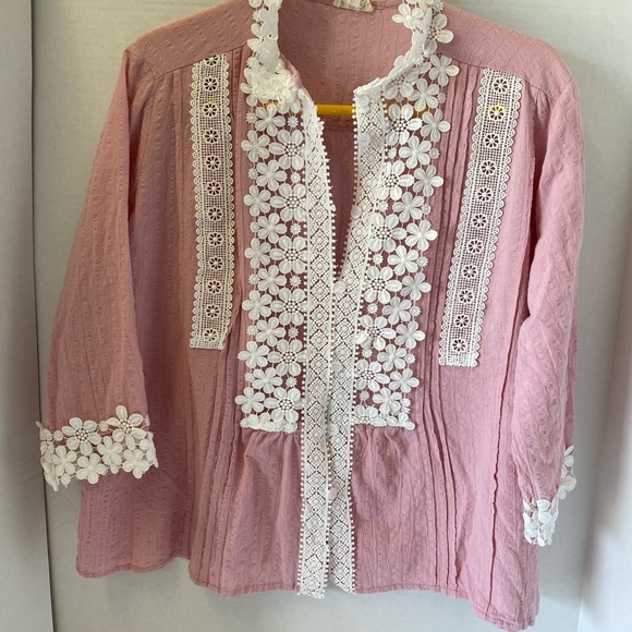 POL Tops - POL Pink Top with White Lace